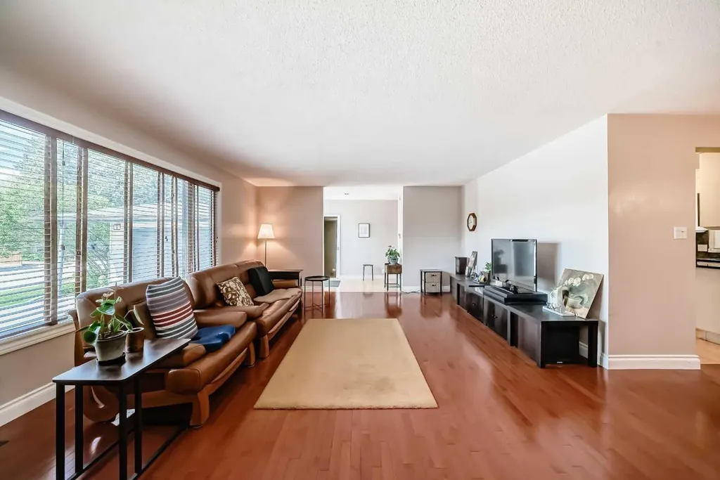 1220 73 Avenue SW Calgary AB T2V 0S1