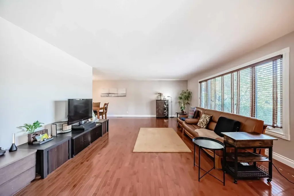 1220 73 Avenue SW Calgary AB T2V 0S1
