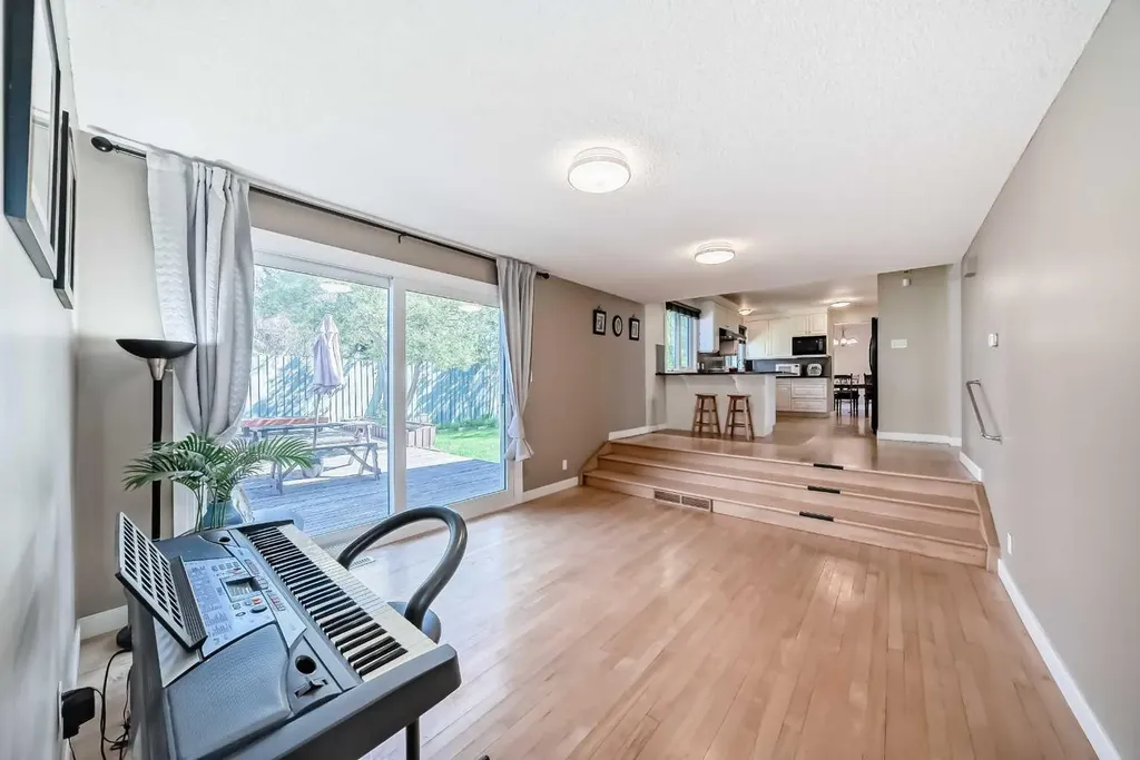 1220 73 Avenue SW Calgary AB T2V 0S1