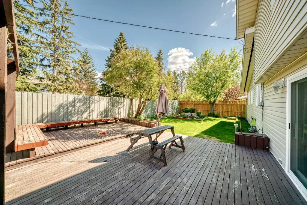1220 73 Avenue SW Calgary AB T2V 0S1