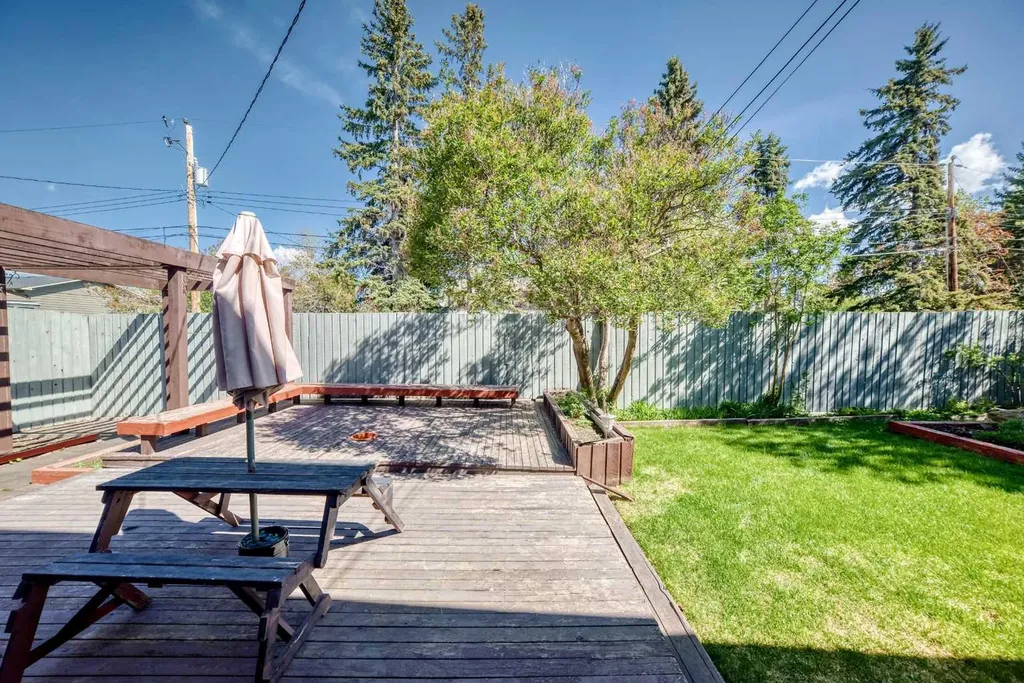 1220 73 Avenue SW Calgary AB T2V 0S1