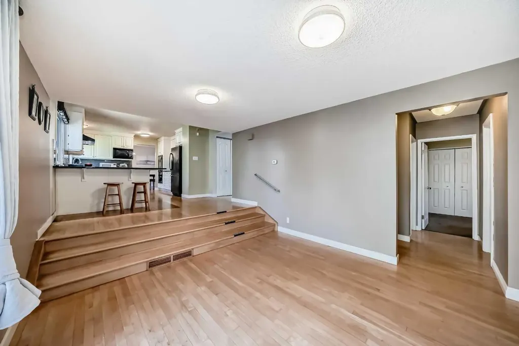 1220 73 Avenue SW Calgary AB T2V 0S1
