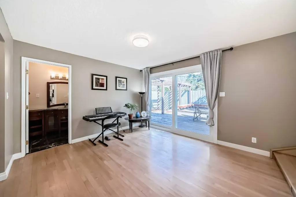 1220 73 Avenue SW Calgary AB T2V 0S1