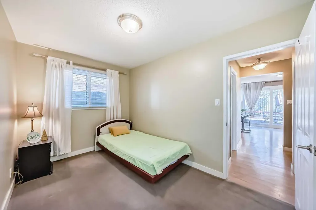 1220 73 Avenue SW Calgary AB T2V 0S1