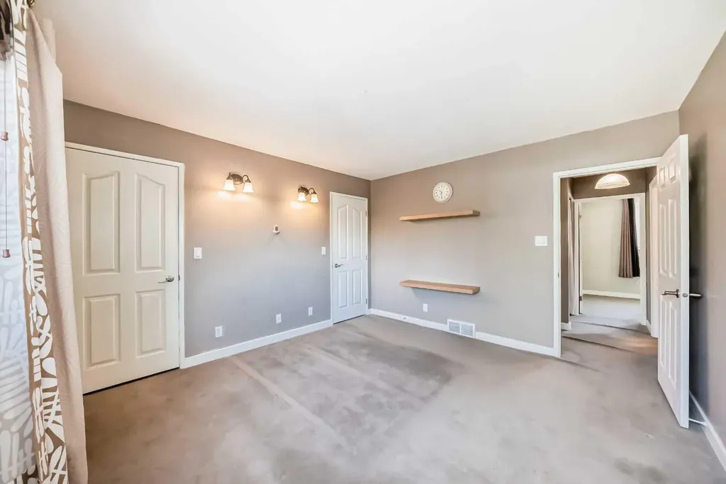 1220 73 Avenue SW Calgary AB T2V 0S1