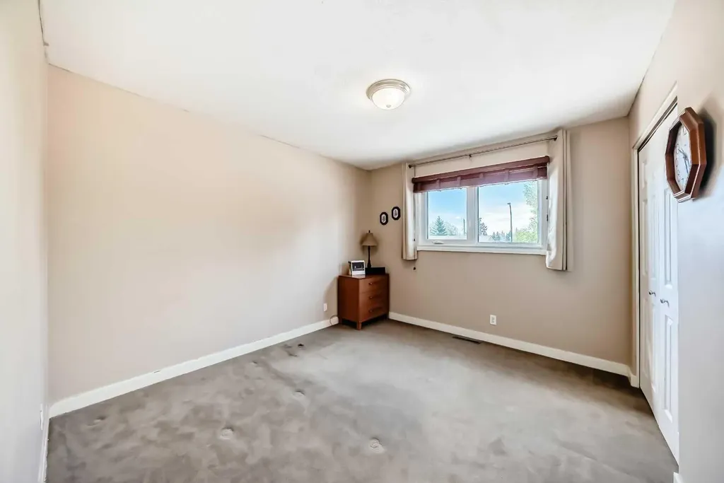 1220 73 Avenue SW Calgary AB T2V 0S1