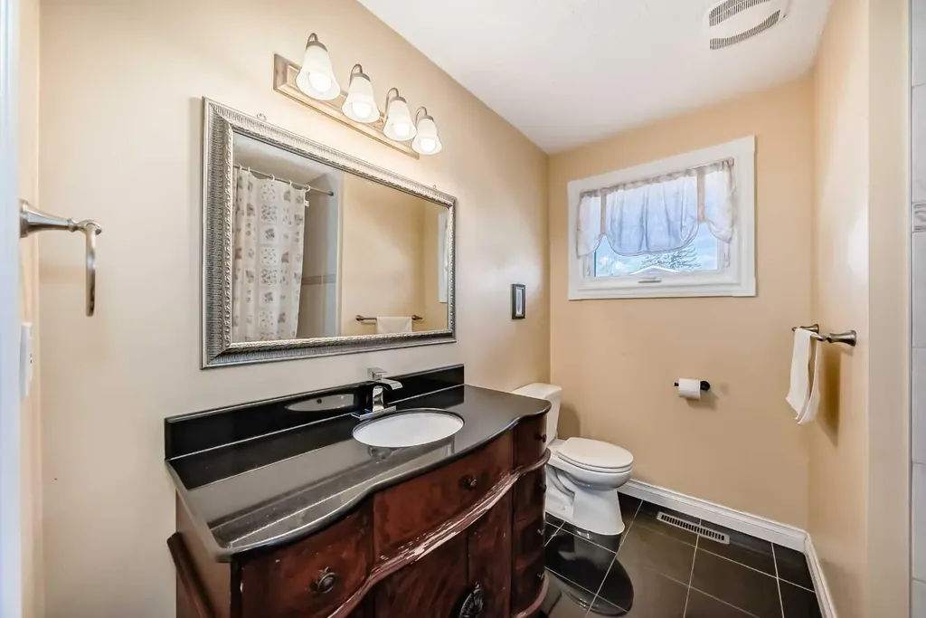 1220 73 Avenue SW Calgary AB T2V 0S1