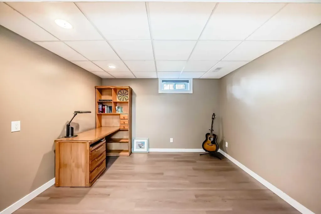 1220 73 Avenue SW Calgary AB T2V 0S1