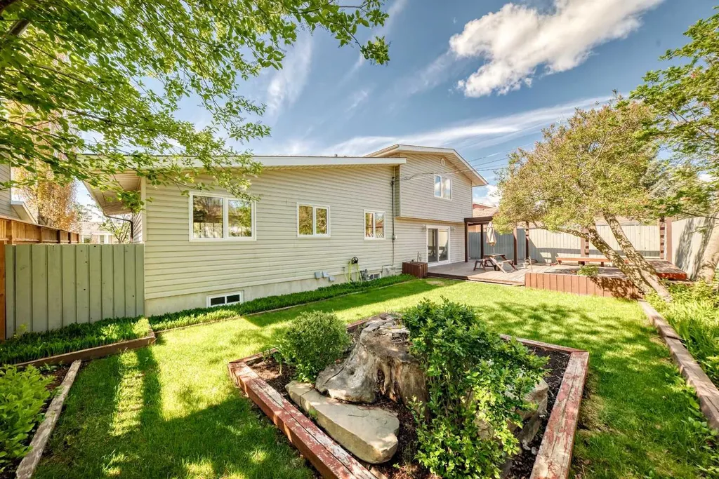 1220 73 Avenue SW Calgary AB T2V 0S1