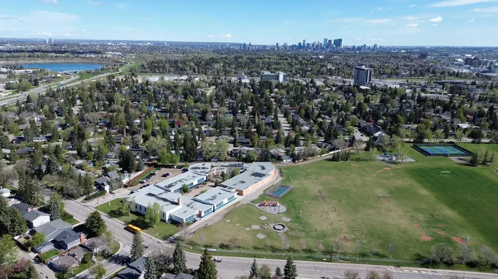 1220 73 Avenue SW Calgary AB T2V 0S1