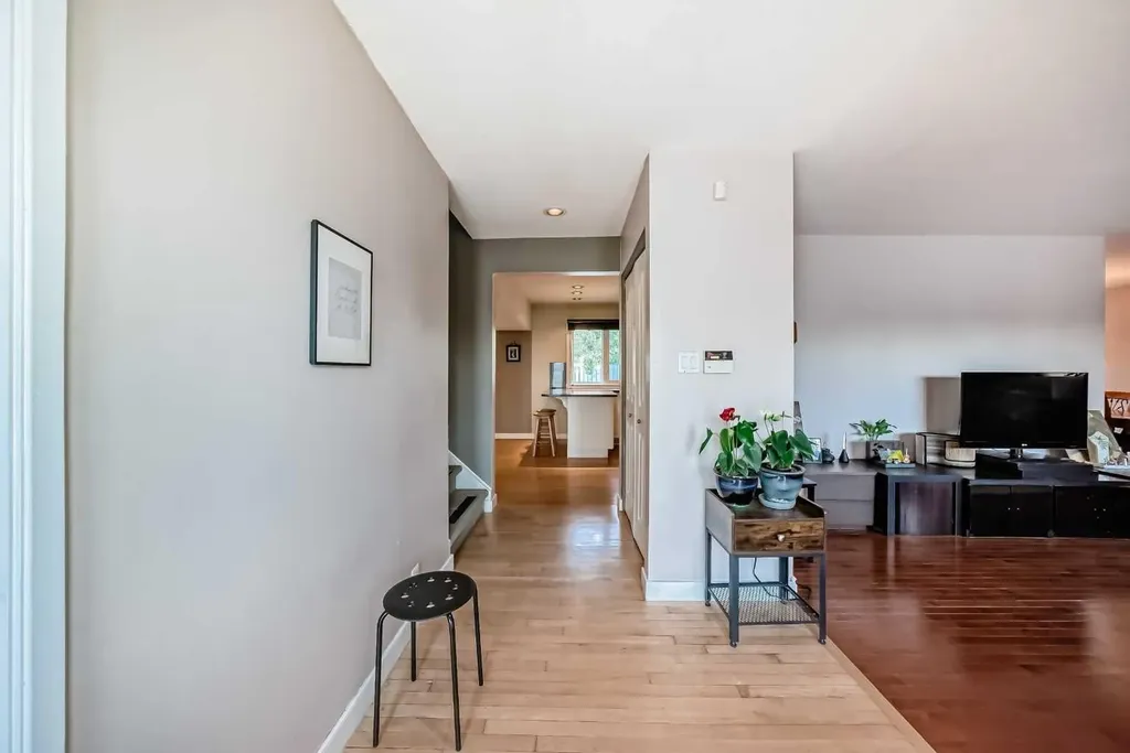 1220 73 Avenue SW Calgary AB T2V 0S1