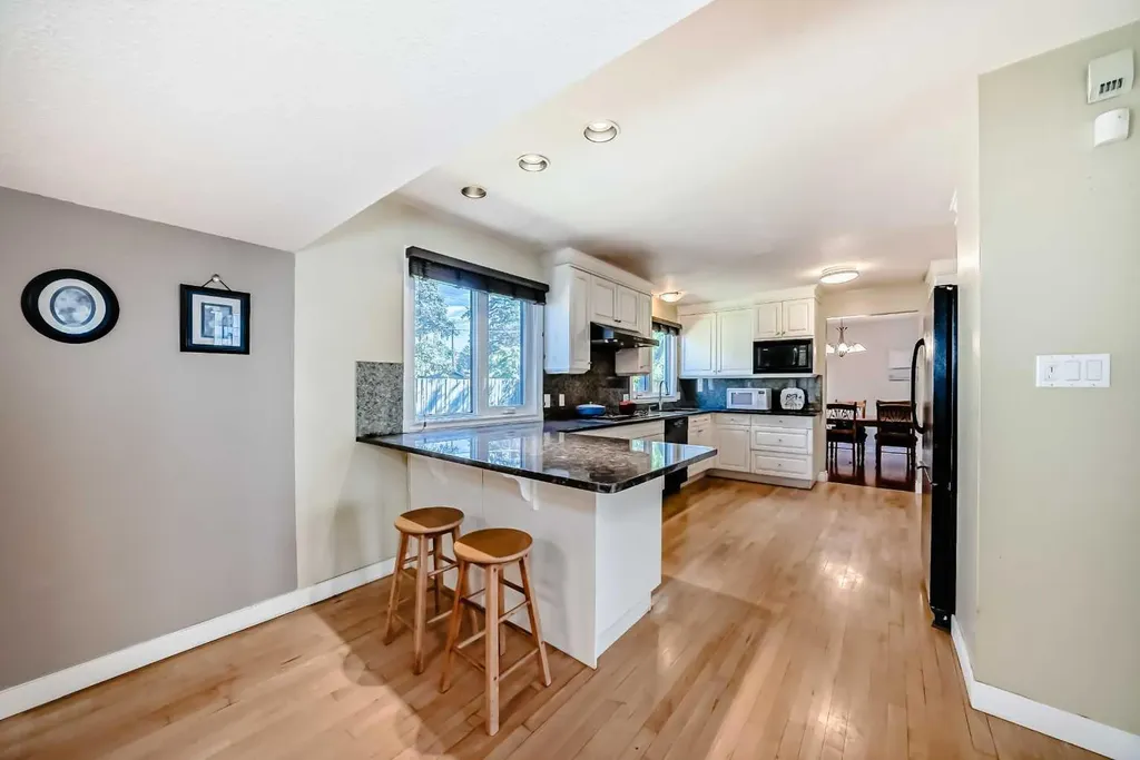 1220 73 Avenue SW Calgary AB T2V 0S1