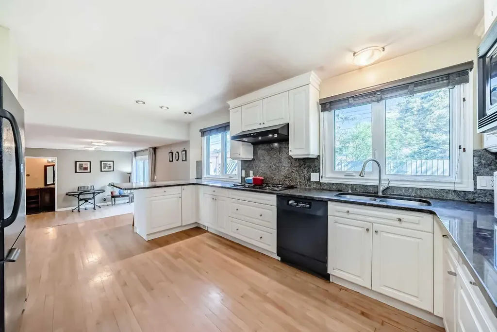 1220 73 Avenue SW Calgary AB T2V 0S1