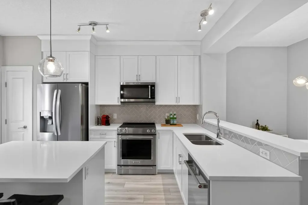242 Livingston Common NE Calgary AB T3P 1K1