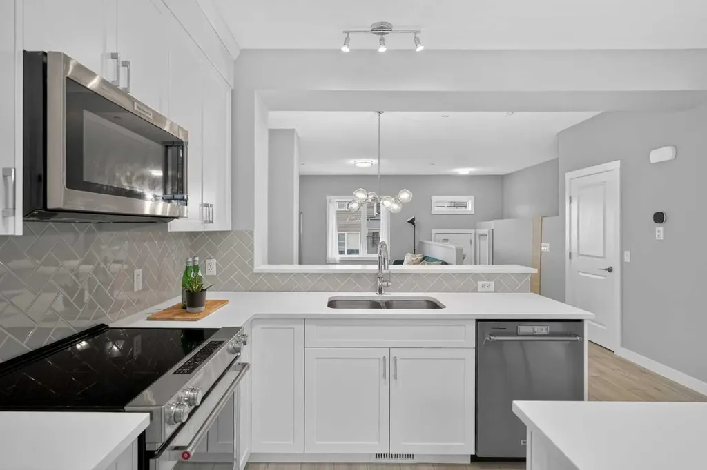 242 Livingston Common NE Calgary AB T3P 1K1