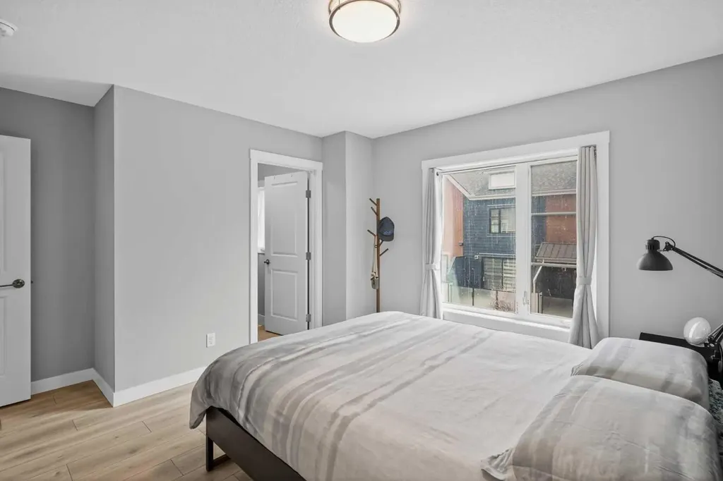 242 Livingston Common NE Calgary AB T3P 1K1