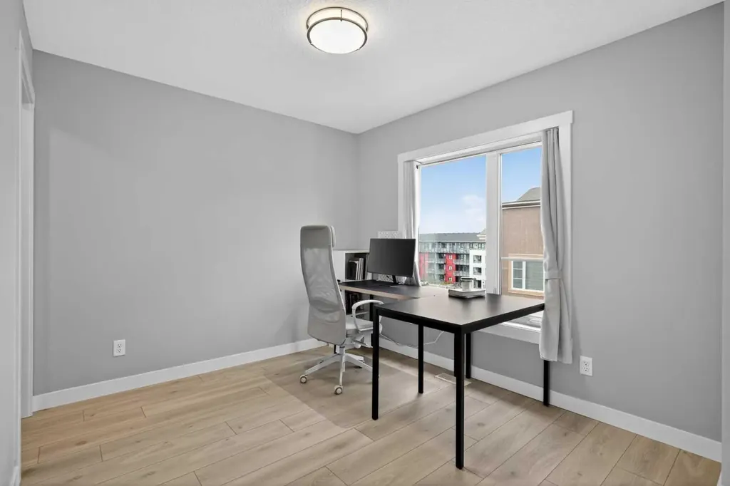 242 Livingston Common NE Calgary AB T3P 1K1