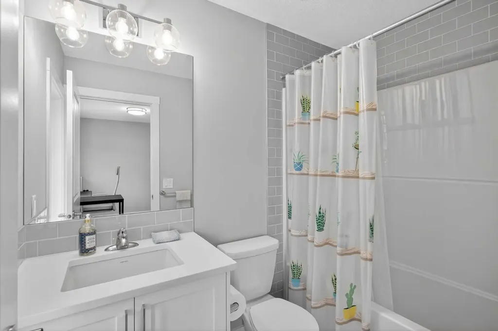 242 Livingston Common NE Calgary AB T3P 1K1