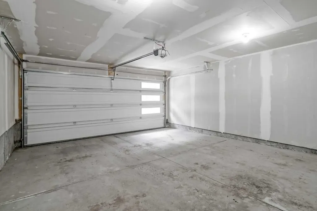 242 Livingston Common NE Calgary AB T3P 1K1