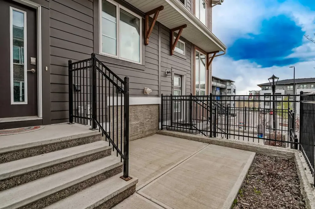 242 Livingston Common NE Calgary AB T3P 1K1