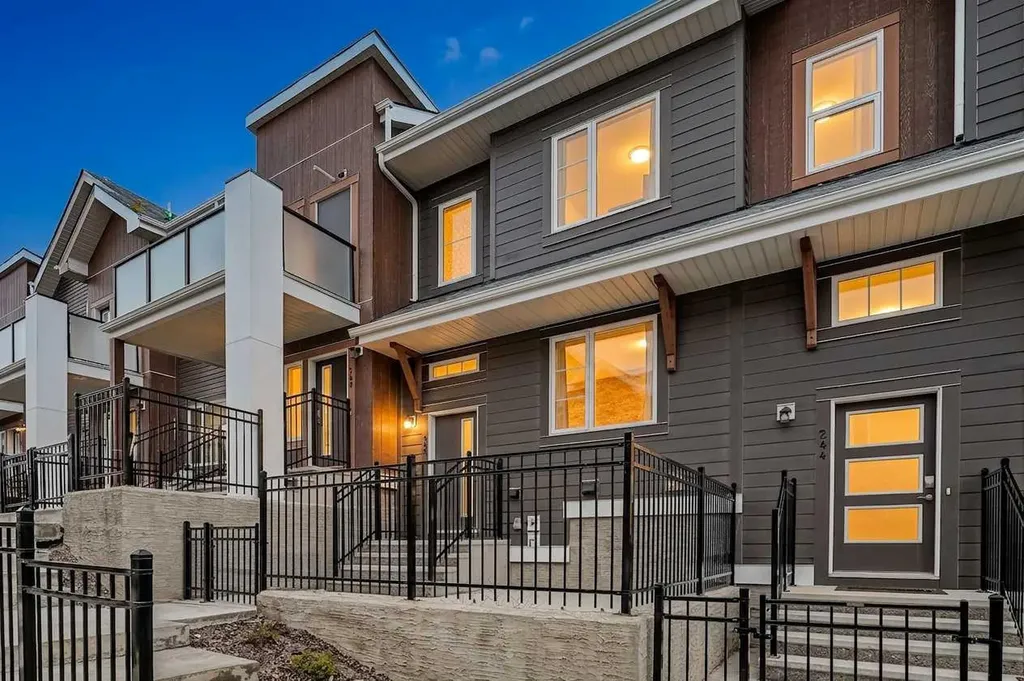 242 Livingston Common NE Calgary AB T3P 1K1