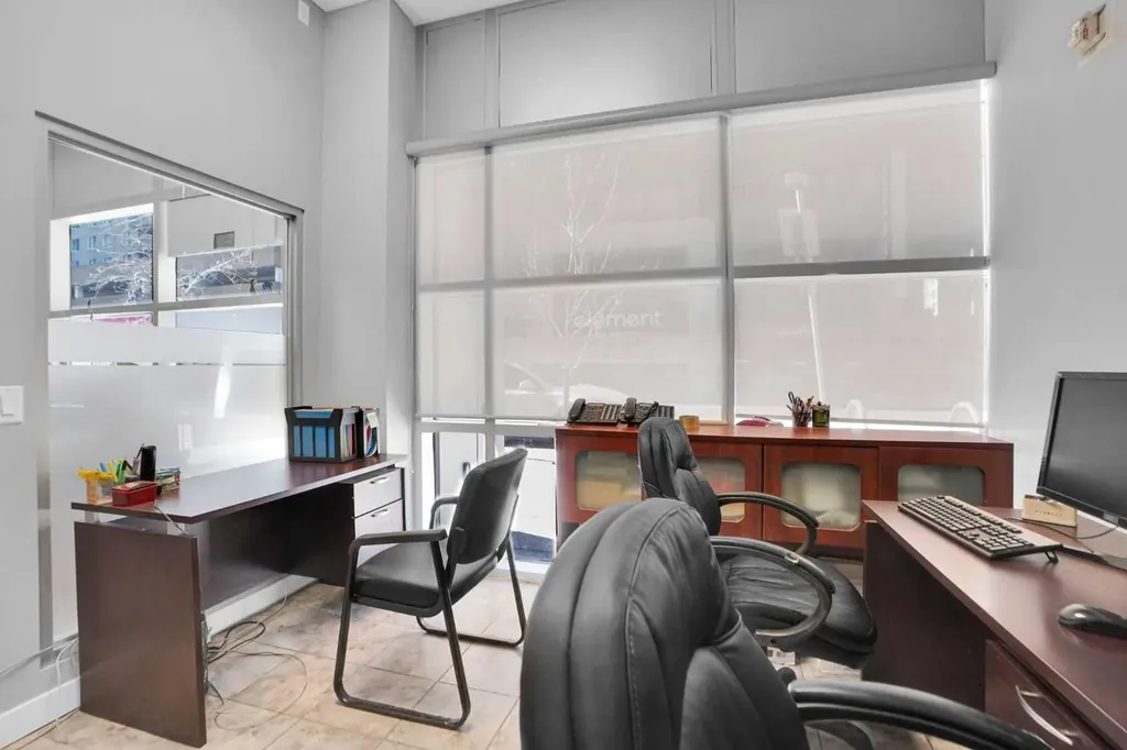 880 4 Avenue SW Calgary AB T2P 0K4