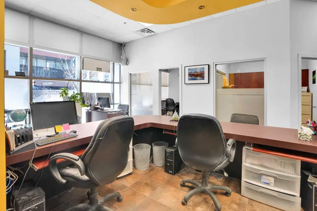 880 4 Avenue SW Calgary AB T2P 0K4