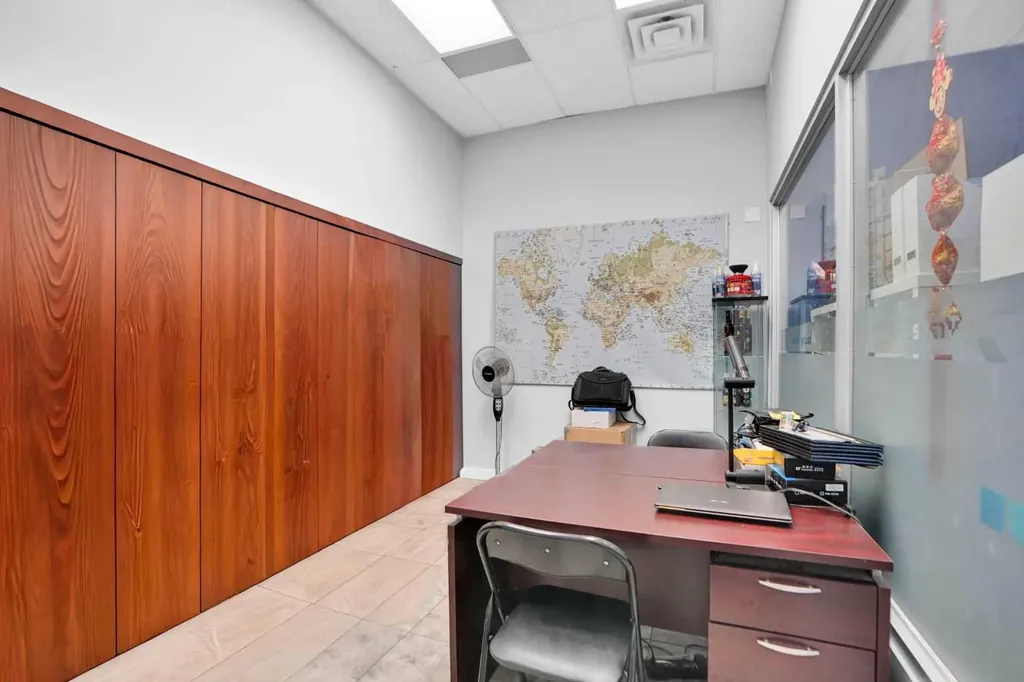 880 4 Avenue SW Calgary AB T2P 0K4