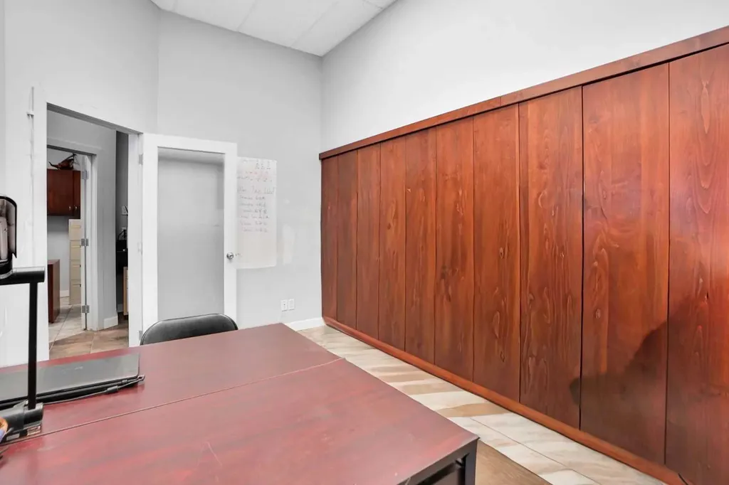 880 4 Avenue SW Calgary AB T2P 0K4