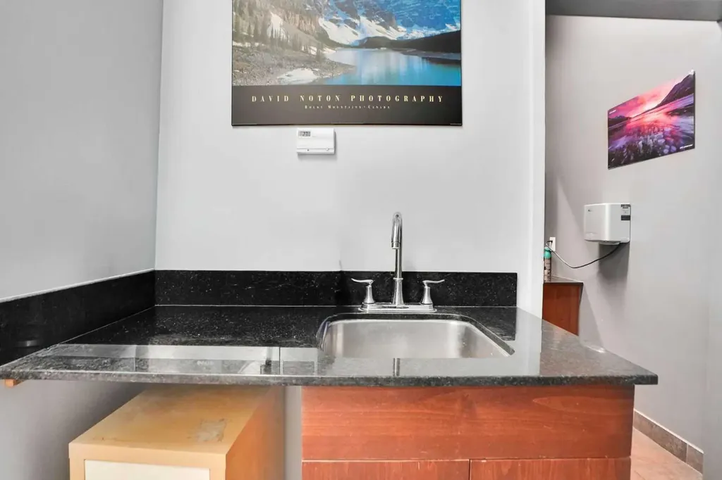 880 4 Avenue SW Calgary AB T2P 0K4