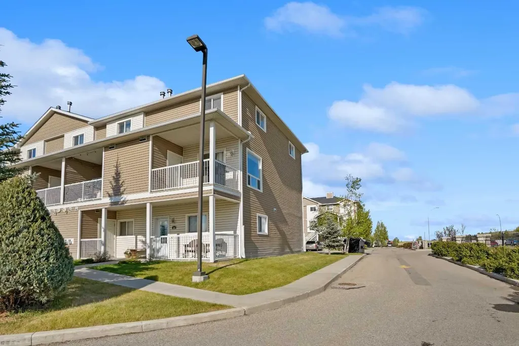 302 Sunrise Terrace NE High River AB T1V 0C3