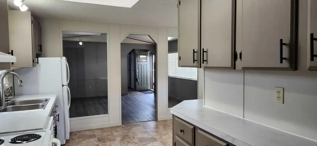 2715 Westside Drive W Lethbridge AB T1J 4M9