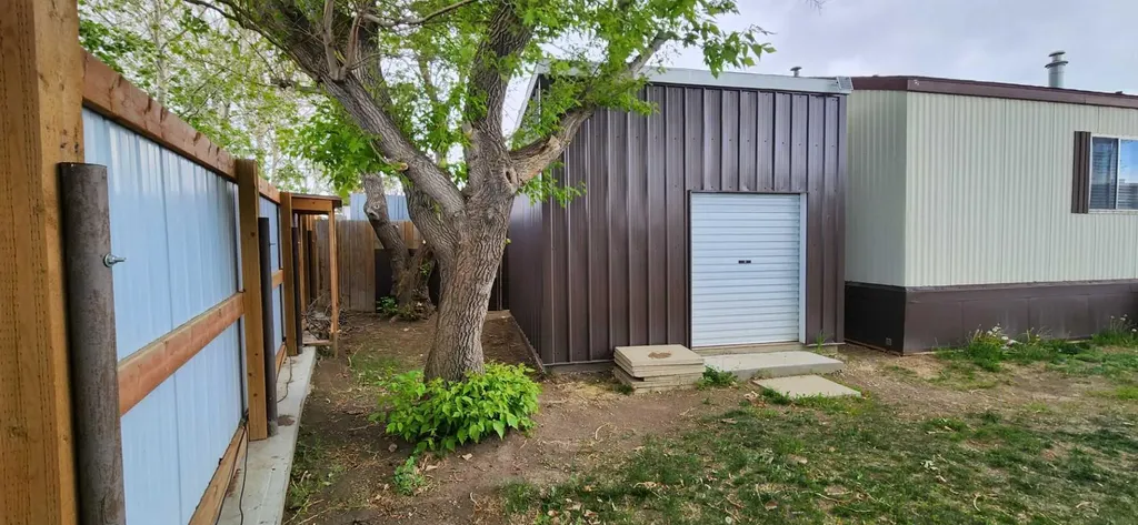 2715 Westside Drive W Lethbridge AB T1J 4M9