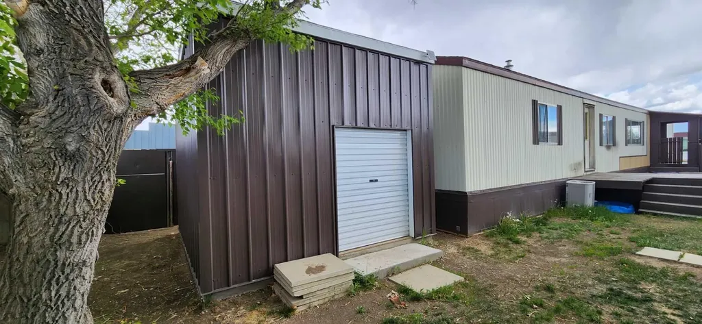 2715 Westside Drive W Lethbridge AB T1J 4M9