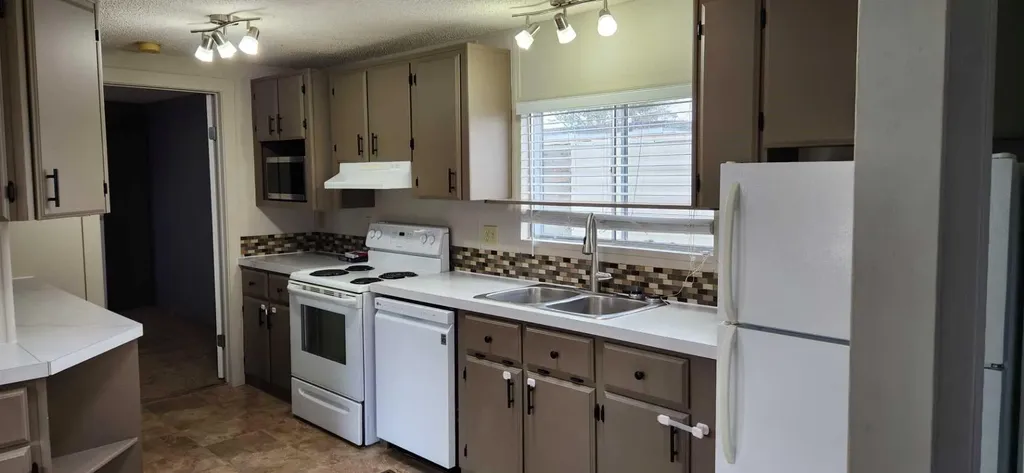 2715 Westside Drive W Lethbridge AB T1J 4M9