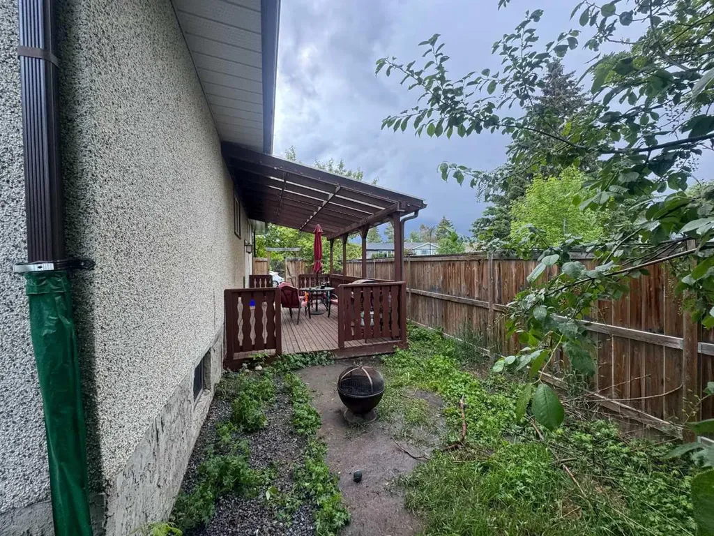 59 Nichols Crescent Red Deer AB T4P 1P5