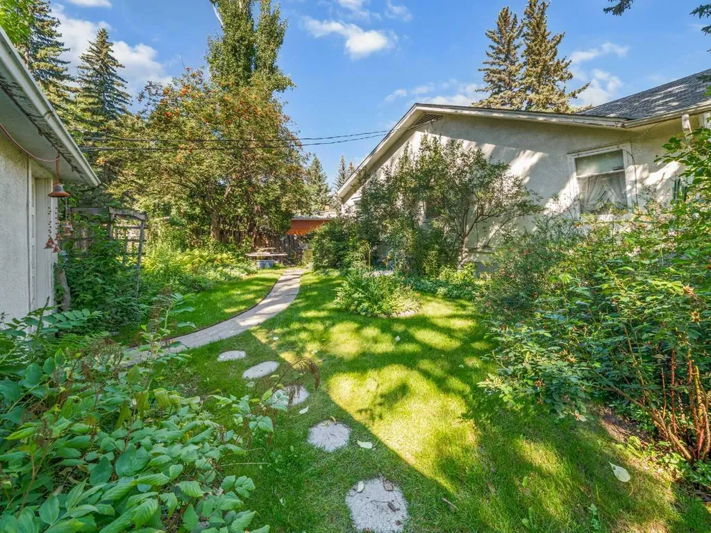 3205 4 Street SW Calgary AB T2S 1Y1