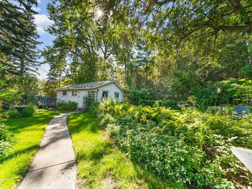 3205 4 Street SW Calgary AB T2S 1Y1