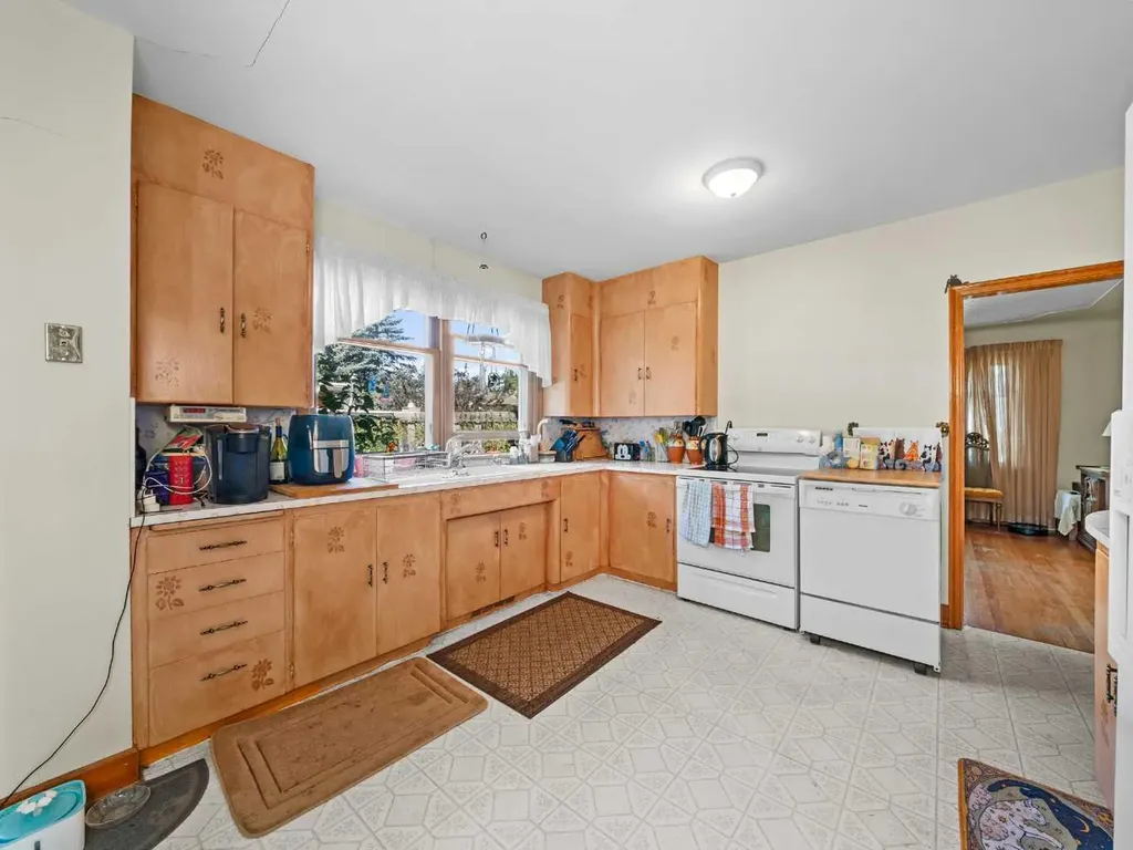3205 4 Street SW Calgary AB T2S 1Y1