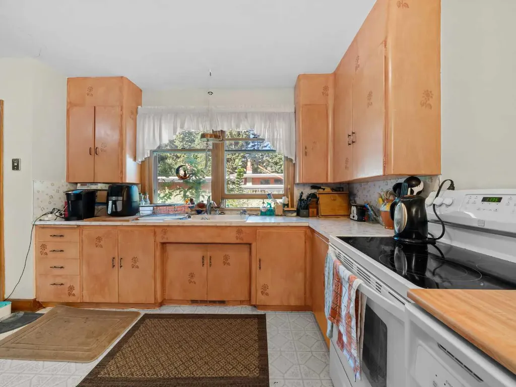 3205 4 Street SW Calgary AB T2S 1Y1