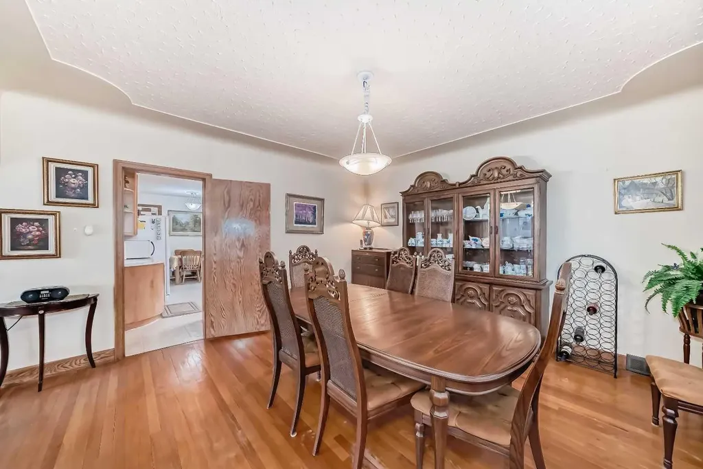 3205 4 Street SW Calgary AB T2S 1Y1