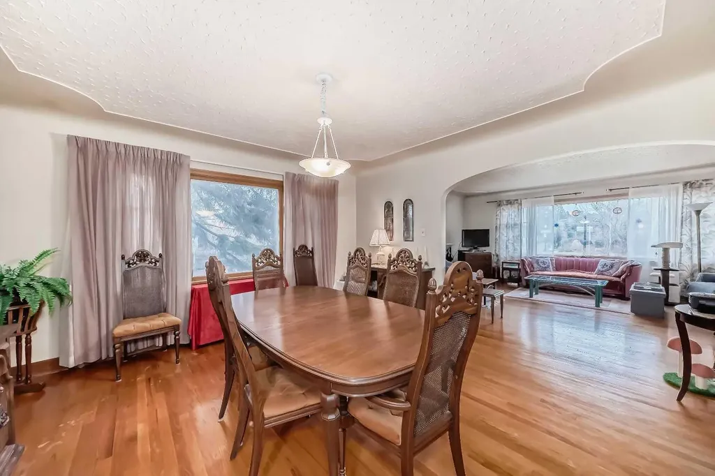 3205 4 Street SW Calgary AB T2S 1Y1