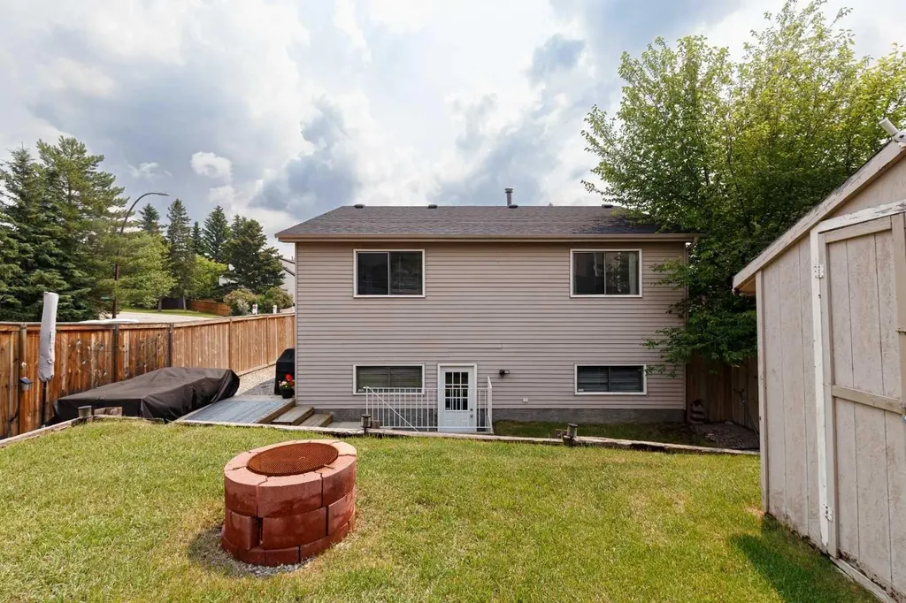 1211 Ranchview Road NW Calgary AB T3G 2B6