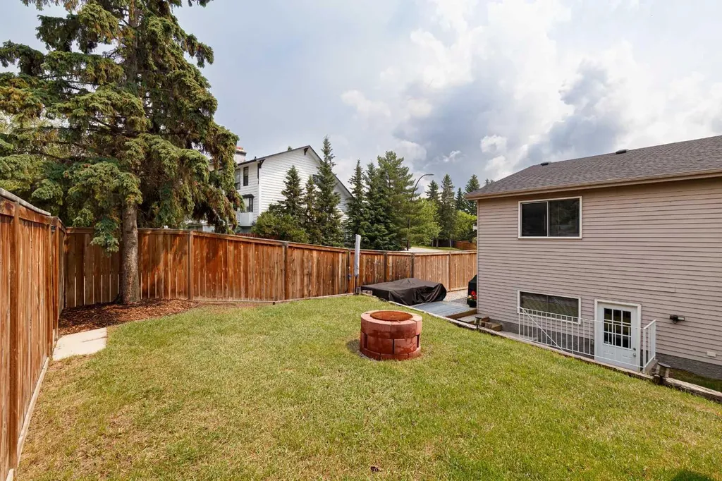 1211 Ranchview Road NW Calgary AB T3G 2B6
