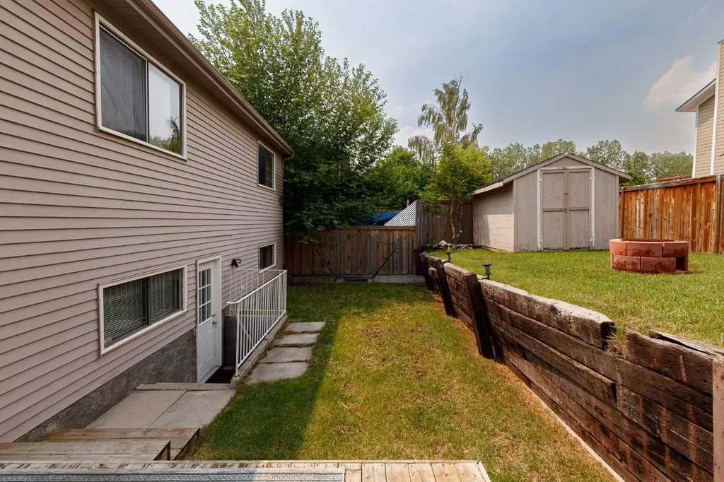 1211 Ranchview Road NW Calgary AB T3G 2B6