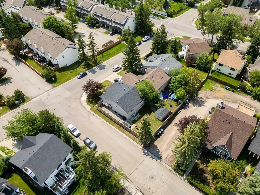 1211 Ranchview Road NW Calgary AB T3G 2B6
