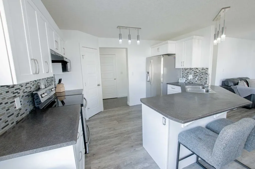 12214 103a Street Grande Prairie AB T8V 2L6