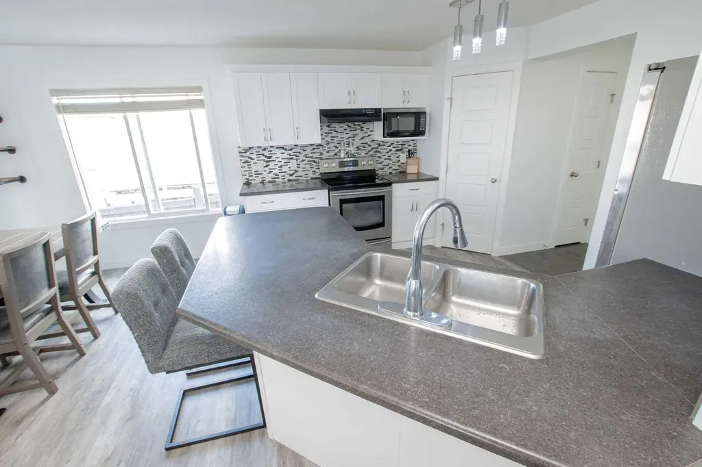12214 103a Street Grande Prairie AB T8V 2L6