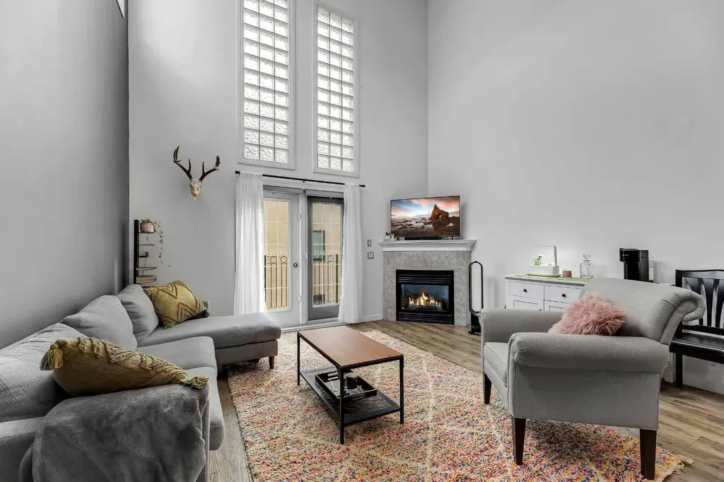 527 15 Avenue SW Calgary AB T2R 1R5