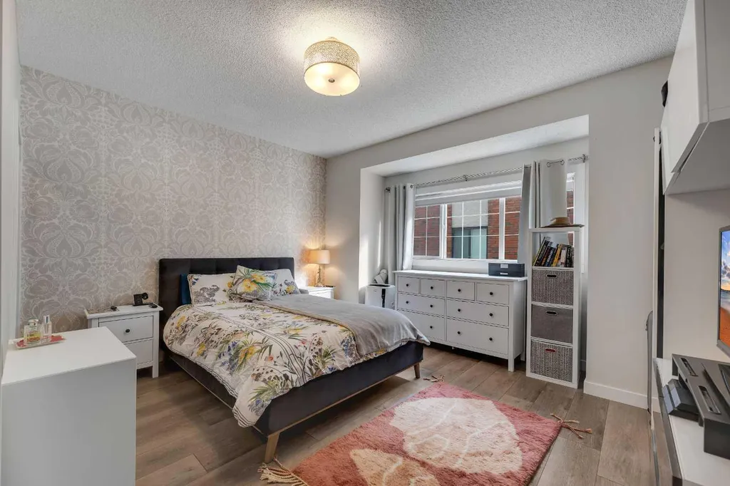 527 15 Avenue SW Calgary AB T2R 1R5